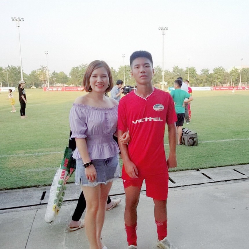 Cầu thủ U17 gây sốc khi ăn mừng kiểu "bụng bầu", bất ngờ khi biết sự thật phía sau - Ảnh 3. Cầu thủ U17 gây sốc khi ăn mừng kiểu "bụng bầu", bất ngờ khi biết sự thật phía sau - Ảnh 3.