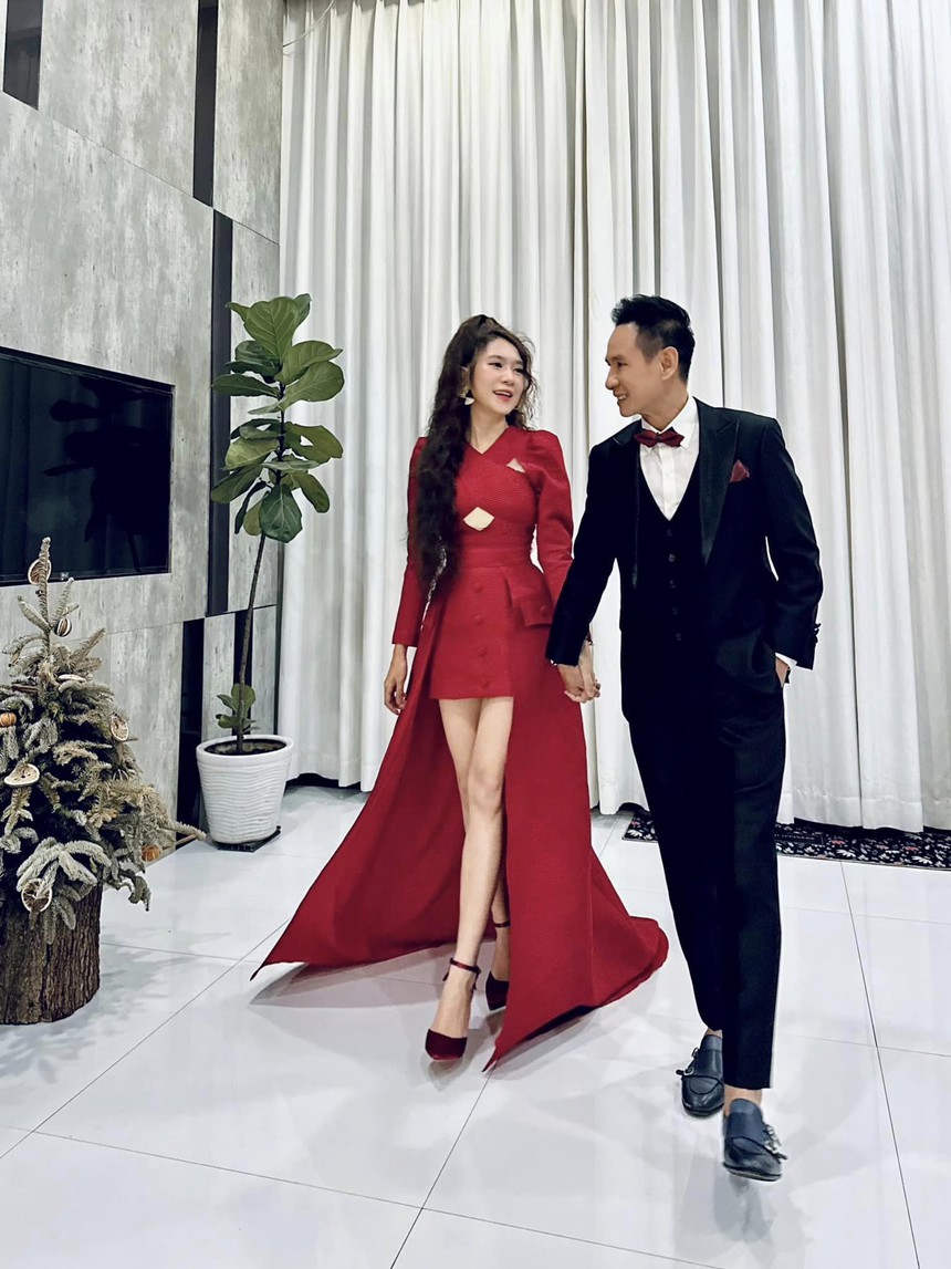 Bà mẹ 4 con sở hữu vóc dáng "gây sốt" MXH: Ảnh đăng lên không cần qua chỉnh sửa, body như gái đôi mươi nhờ "lời cảnh báo" của chồng - Ảnh 5. Bà mẹ 4 con sở hữu vóc dáng "gây sốt" MXH: Ảnh đăng lên không cần qua chỉnh sửa, body như gái đôi mươi nhờ "lời cảnh báo" của chồng - Ảnh 5.