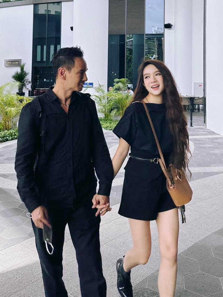 Sinh một mạch 4 người con, bà xã U40 của Lý Hải ngày càng trẻ đẹp, viên mãn  - Ảnh 3.