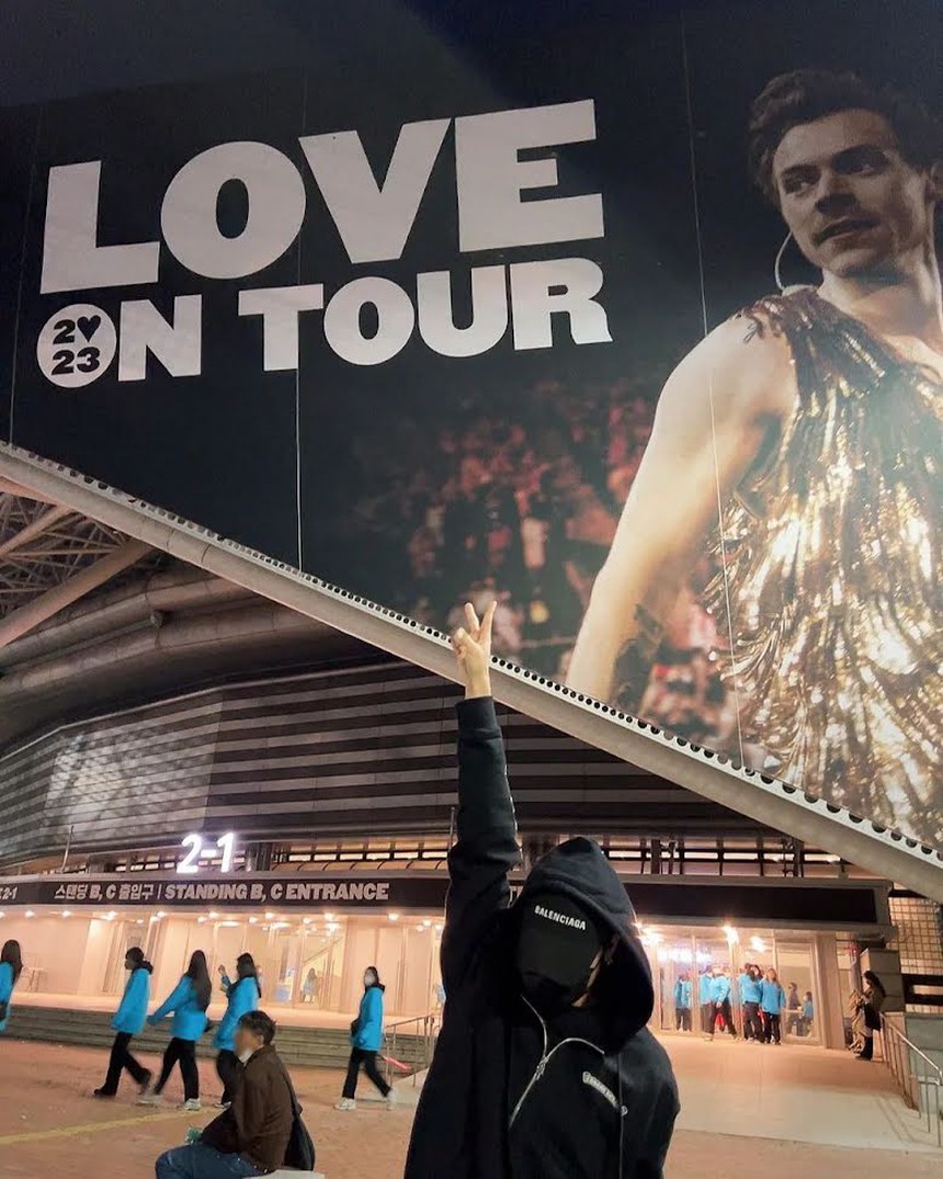 Dàn sao Hàn đổ bộ concert Harry Styles: Jennie (BLACKPINK) lên đồ giản dị nhưng vẫn 'chiếm sạch spotlight' - Ảnh 10.