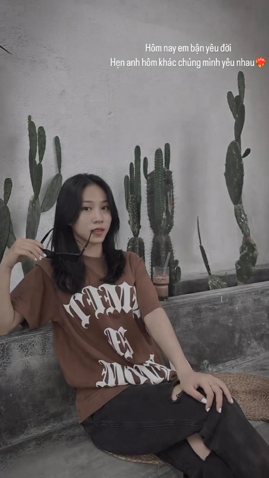 Bảo Trâm của U20 nữ Việt Nam lại gieo vần gây thương nhớ, úp mở chuyện tình cảm - Ảnh 3.