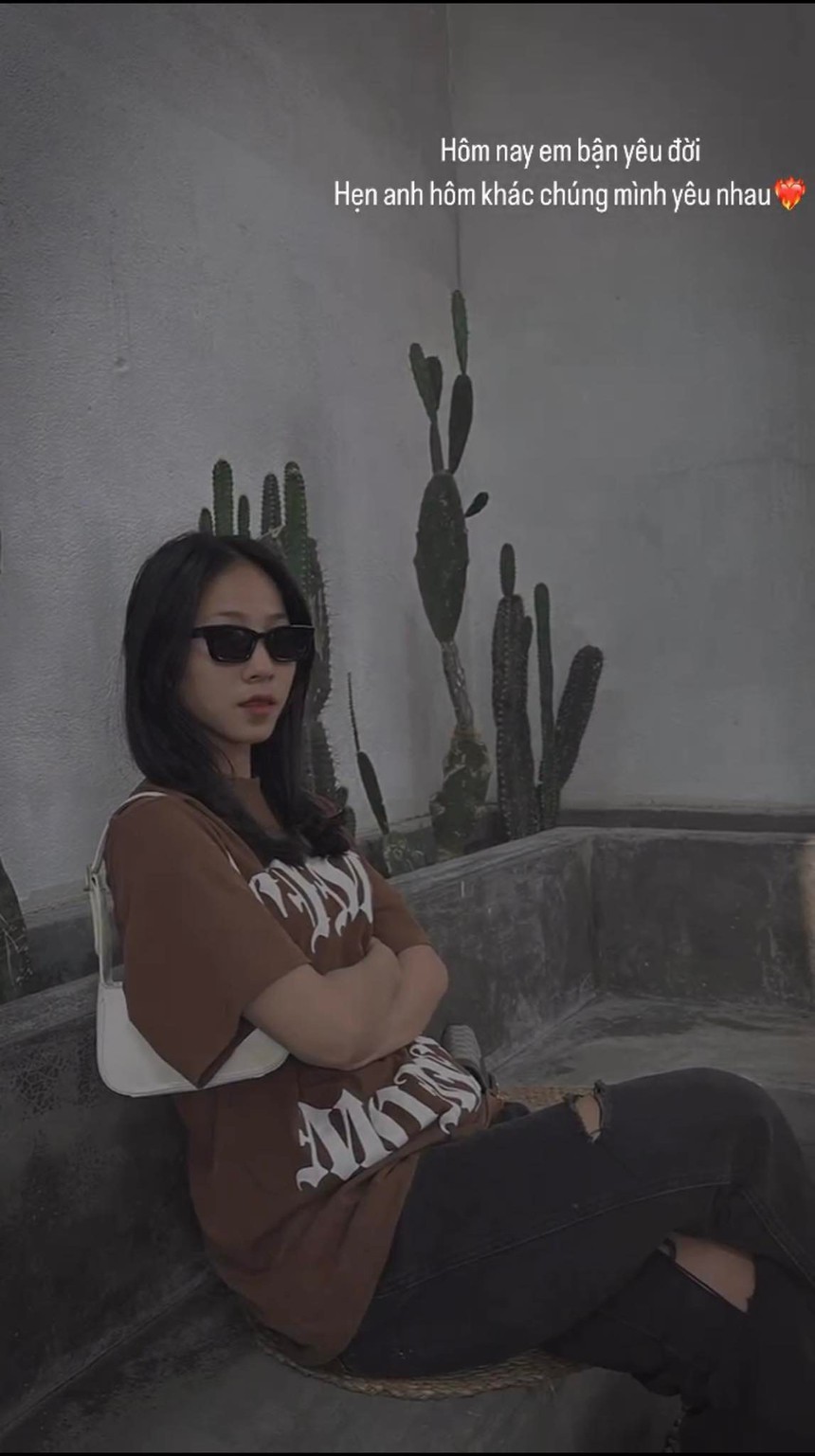 Bảo Trâm của U20 nữ Việt Nam lại gieo vần gây thương nhớ, úp mở chuyện tình cảm - Ảnh 2.