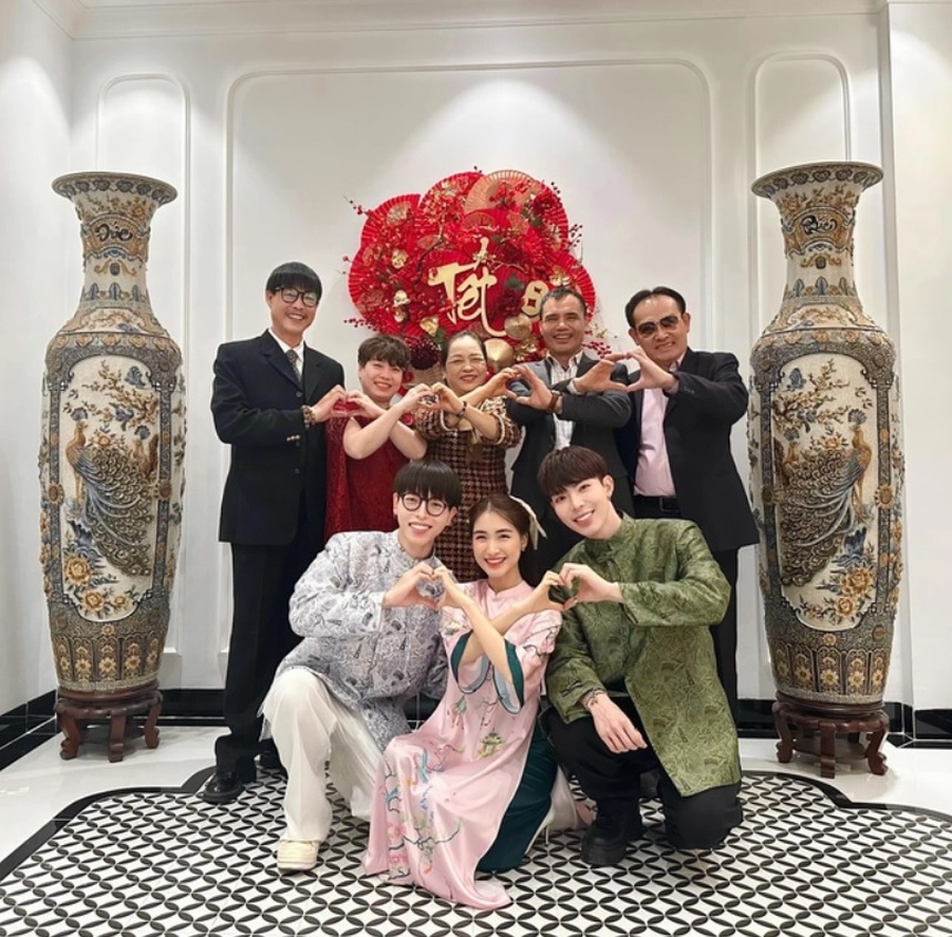 Ngỡ cùng đăng hình y hệt nhau, Hòa Minzy bất ngờ 'tố' sự thật về ảnh đi chơi cùng Đức Phúc, Erik - Ảnh 6. Ngỡ cùng đăng hình y hệt nhau, Hòa Minzy bất ngờ 'tố' sự thật về ảnh đi chơi cùng Đức Phúc, Erik - Ảnh 6.