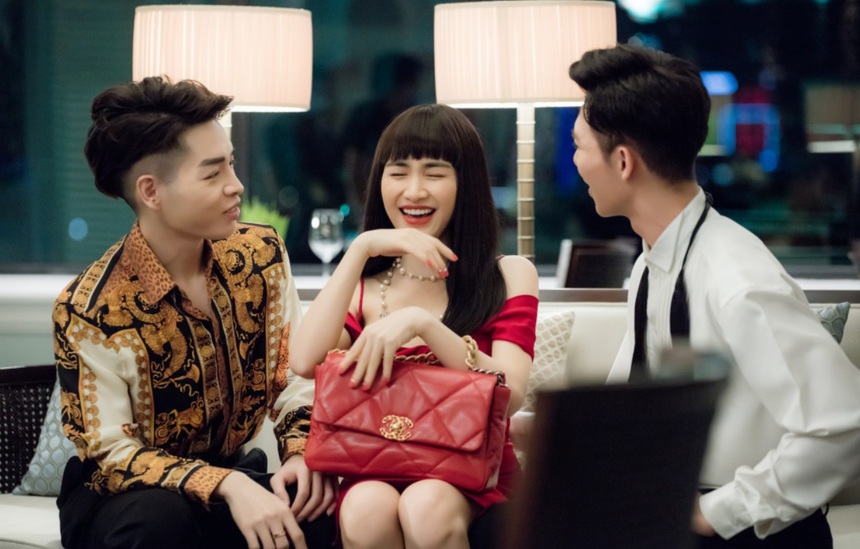 Ngỡ cùng đăng hình y hệt nhau, Hòa Minzy bất ngờ 'tố' sự thật về ảnh đi chơi cùng Đức Phúc, Erik - Ảnh 4. Ngỡ cùng đăng hình y hệt nhau, Hòa Minzy bất ngờ 'tố' sự thật về ảnh đi chơi cùng Đức Phúc, Erik - Ảnh 4.