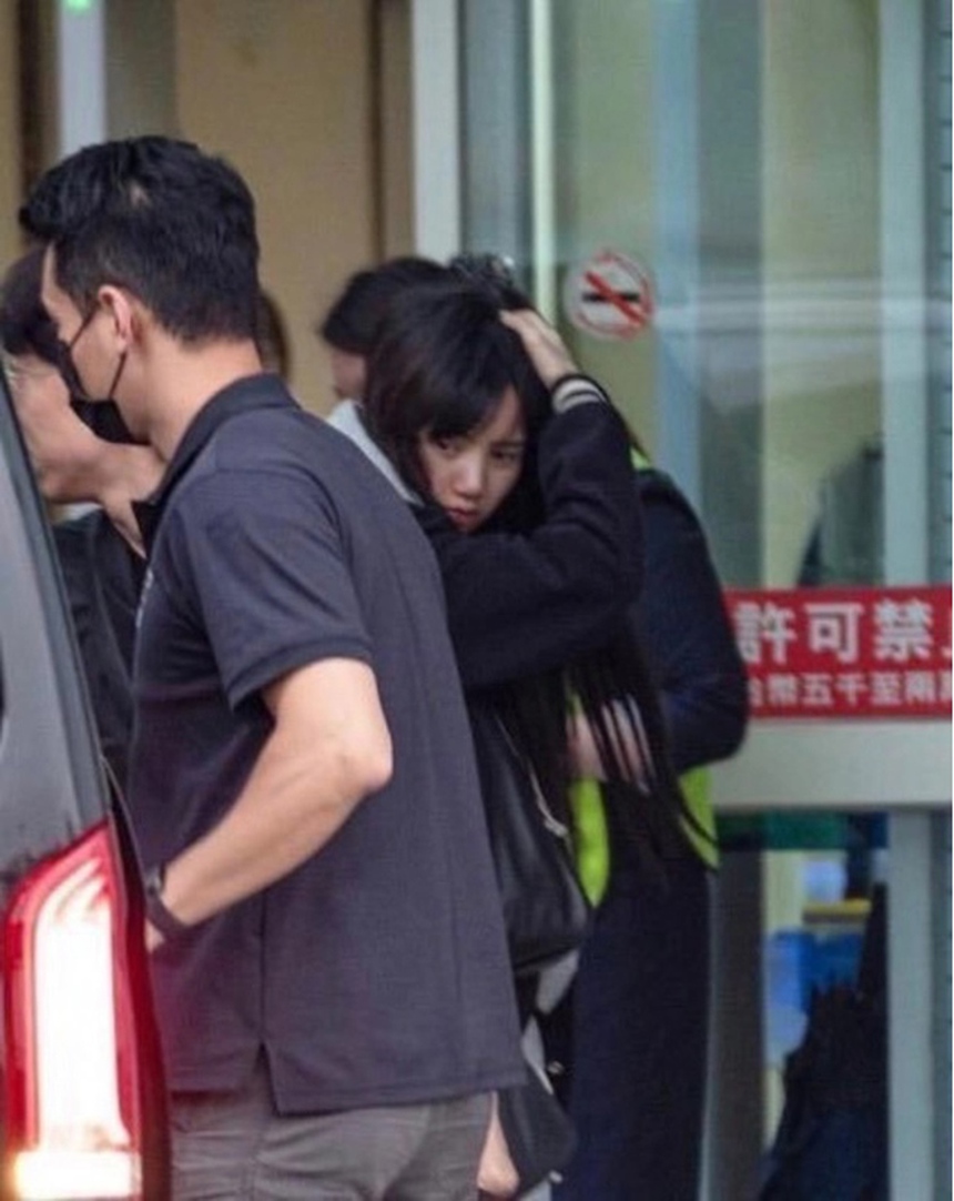 Hơn 22 triệu người xem mặt mộc của Lisa Blackpink khi ngái ngủ - Ảnh 4.