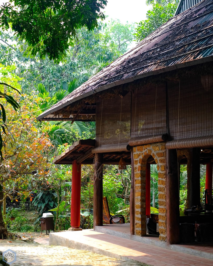 Người đàn ông “biến” mảnh đất 10.000m2 thành nhà vườn đậm chất cổ xưa: Đại gia đình quây quần, có cả không gian cho vợ cũ - Ảnh 4. Người đàn ông “biến” mảnh đất 10.000m2 thành nhà vườn đậm chất cổ xưa: Đại gia đình quây quần, có cả không gian cho vợ cũ - Ảnh 4.