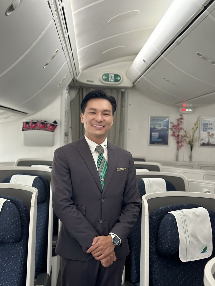 MC Quốc Trí: Tôi may mắn khi được làm cả MC lẫn tiếp viên hàng không cùng lúc - Ảnh 2.