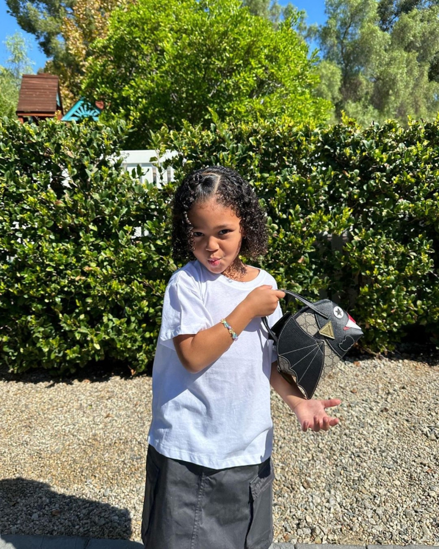 Món đồ xa xỉ sao Hollywood “đổ tiền” sắm cho con như cơm bữa: Nhóc tỳ nhà Cardi B cầm trên tay hơn 1 tỷ đồng chứng minh cuộc sống “rich kid” - Ảnh 4.