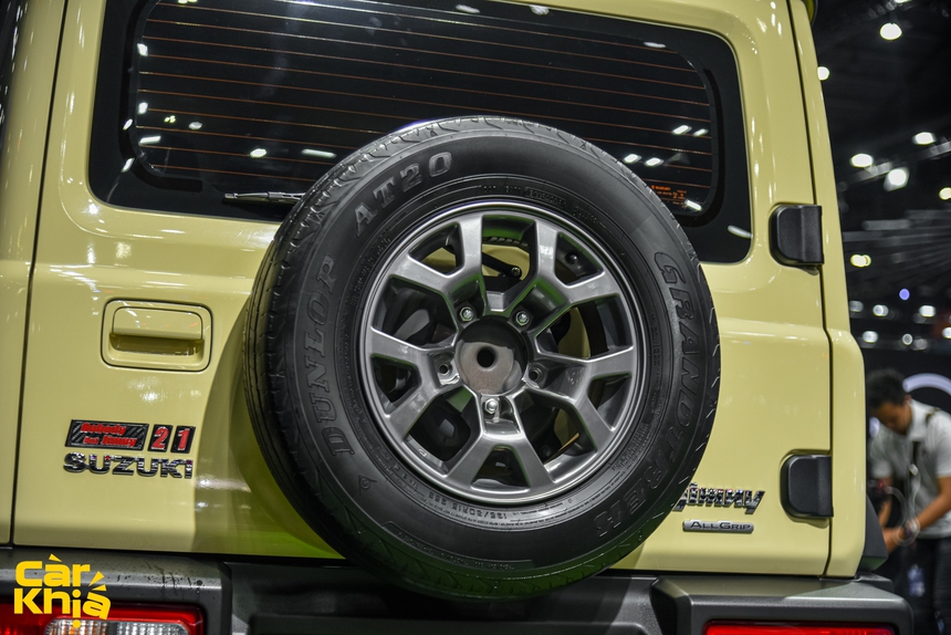 Tôi sờ tận tay Suzuki Jimny để hiểu sao dân chơi Việt cuồng 'tiểu Mẹc G' dù giá khó dưới 800 triệu: Nhiều chi tiết bất ngờ hơn trên ảnh - Ảnh 9.