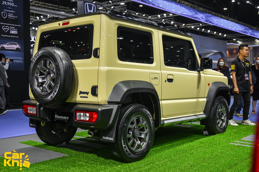 Tôi sờ tận tay Suzuki Jimny để hiểu sao dân chơi Việt cuồng 'tiểu Mẹc G' dù giá khó dưới 800 triệu: Nhiều chi tiết bất ngờ hơn trên ảnh - Ảnh 6.