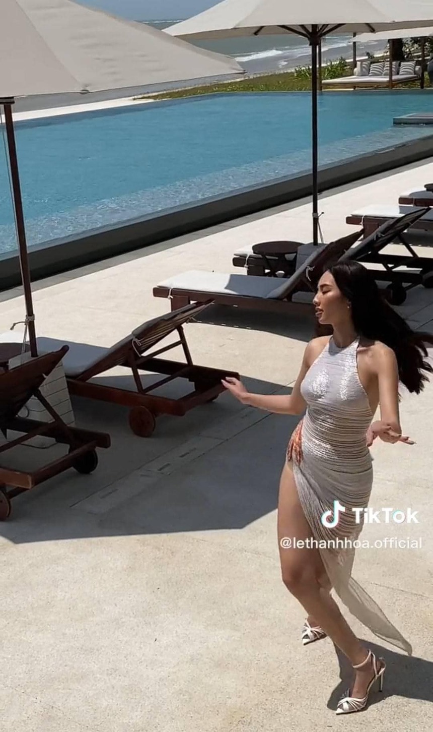 Loạt ảnh hậu trường hài hước của Thùy Tiên, khác hẳn bộ ảnh được công bố - Ảnh 9.