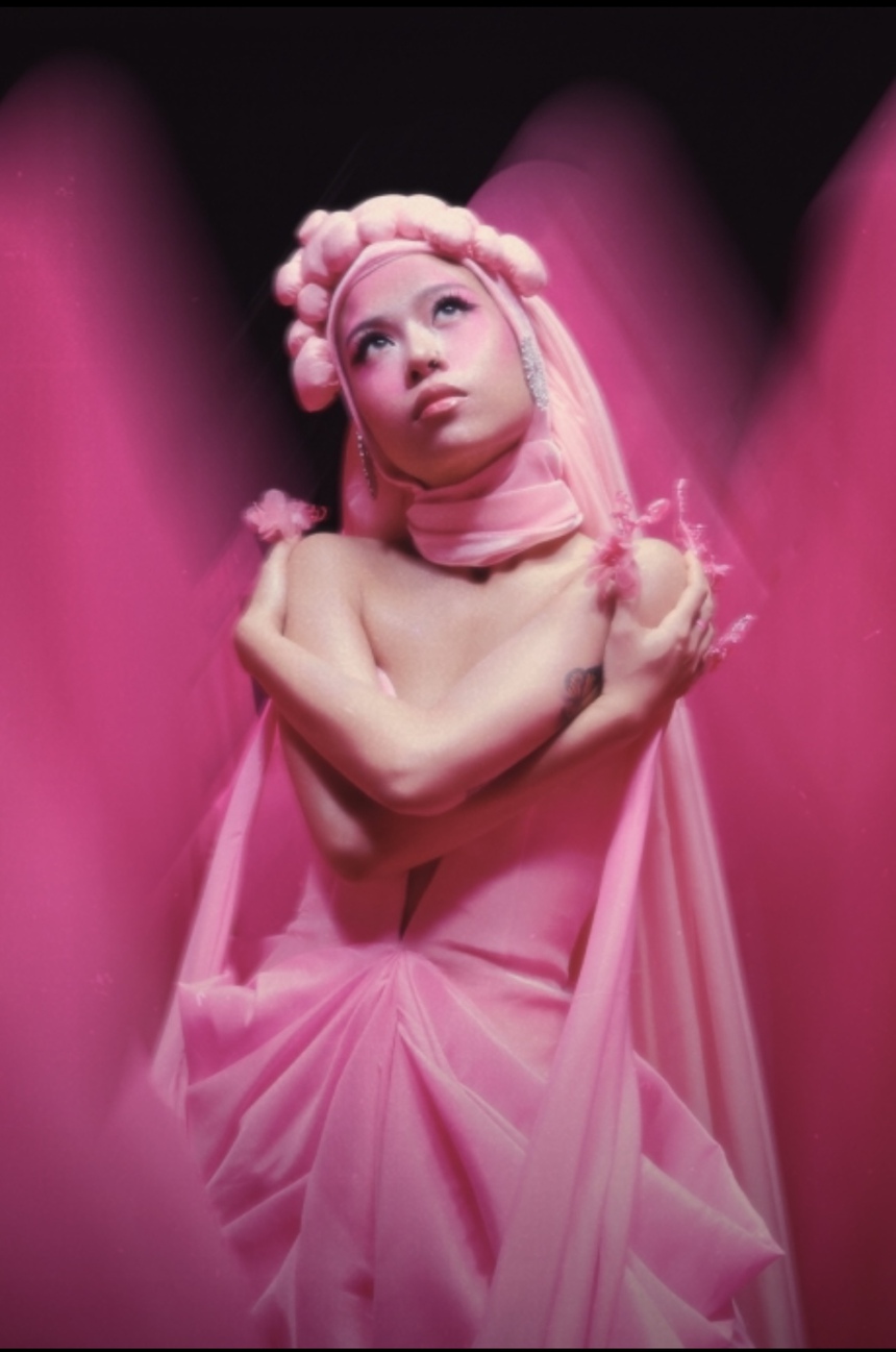 MV 'Nếu lúc đó': Sáng tên tlinh! - Ảnh 2.