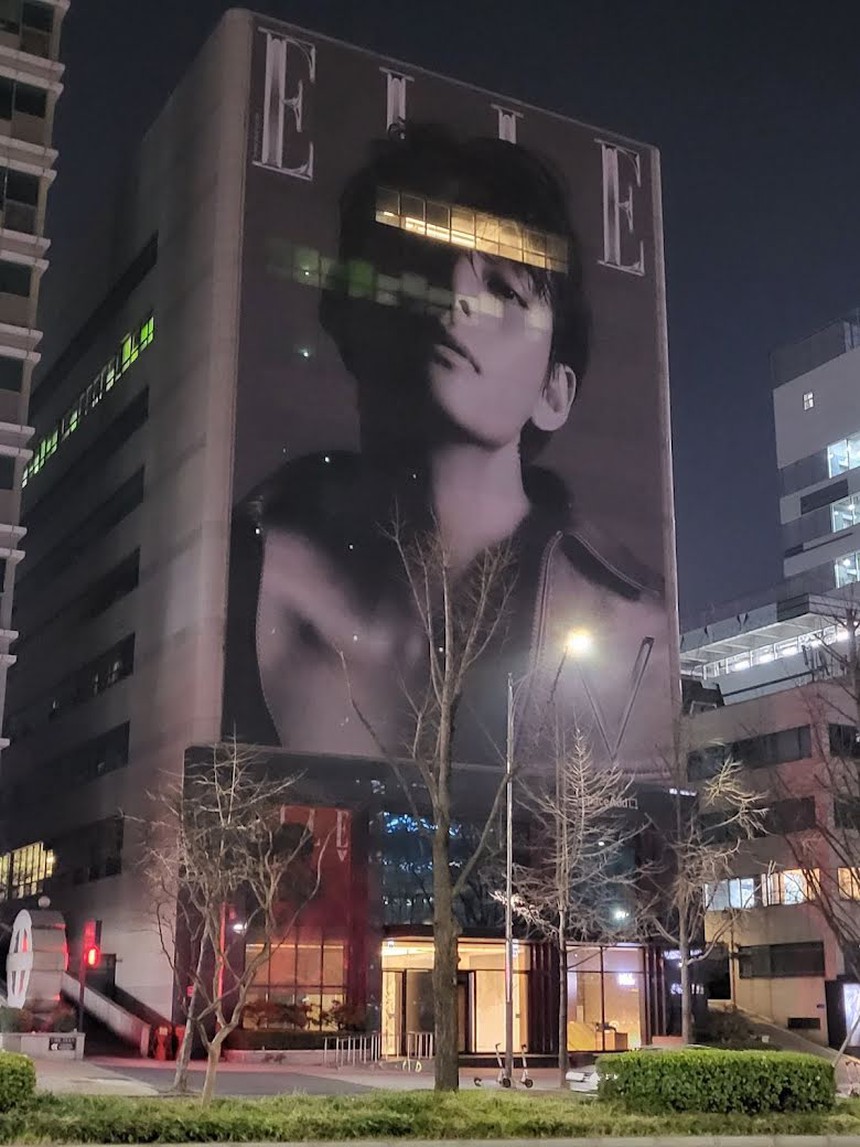 Fan hâm mộ lớn nhất của V BTS là ai? - Ảnh 3. Fan hâm mộ lớn nhất của V BTS là ai? - Ảnh 3.