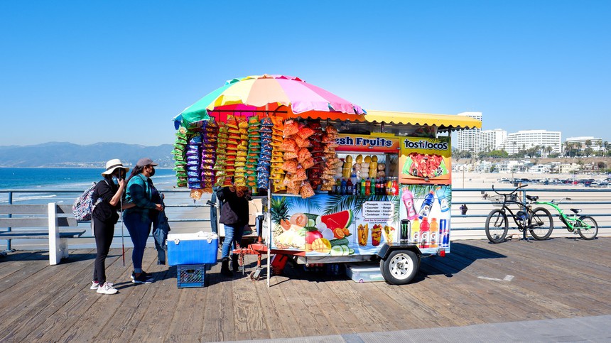 Bỏ việc đi bán hàng rong để không còn phải chấm công, thu nhập cao hơn lương văn phòng - Ảnh 1.