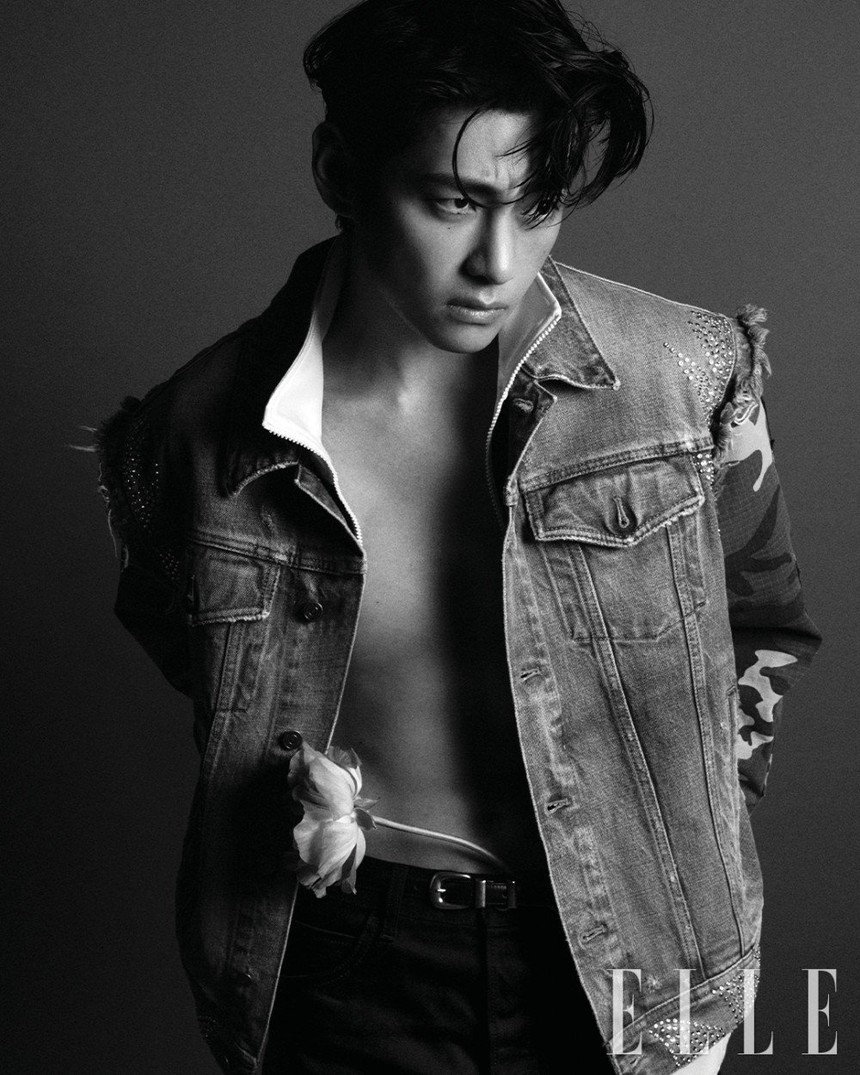 V BTS siêu quyến rũ, được so sánh với tượng đài thời trang Hollywood - Ảnh 1. V BTS siêu quyến rũ, được so sánh với tượng đài thời trang Hollywood - Ảnh 1.