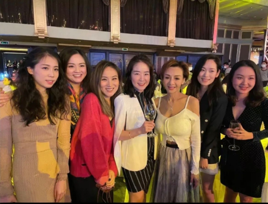 'Nữ hoàng cảnh nóng' từng chi 6 tỷ mua bảo hiểm vòng 1, U60 sống cô độc vì lỡ giải nghệ theo bạn trai giàu có - Ảnh 7.