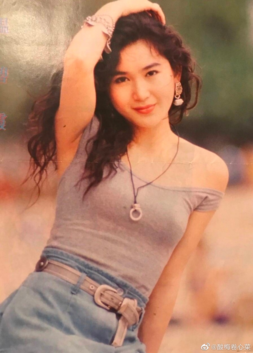 Cuộc sống viên mãn ở tuổi 57 của ‘Nữ hoàng cảnh nóng’ Ôn Bích Hà - Ảnh 1.