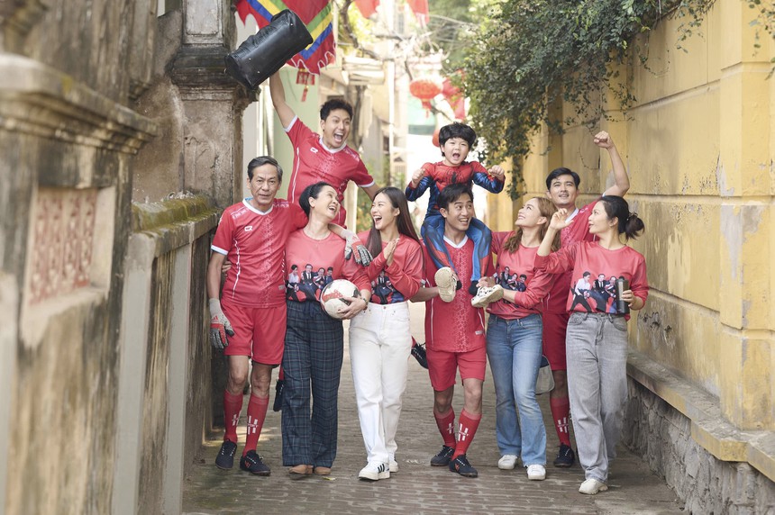 Khán giả thích thú 'soi' điểm chung của 'Gia đình mình vui bất thình lình' và 'Dưới bóng cây hạnh phúc': Cùng là tam nam nhưng 'lạ lắm' - Ảnh 2.