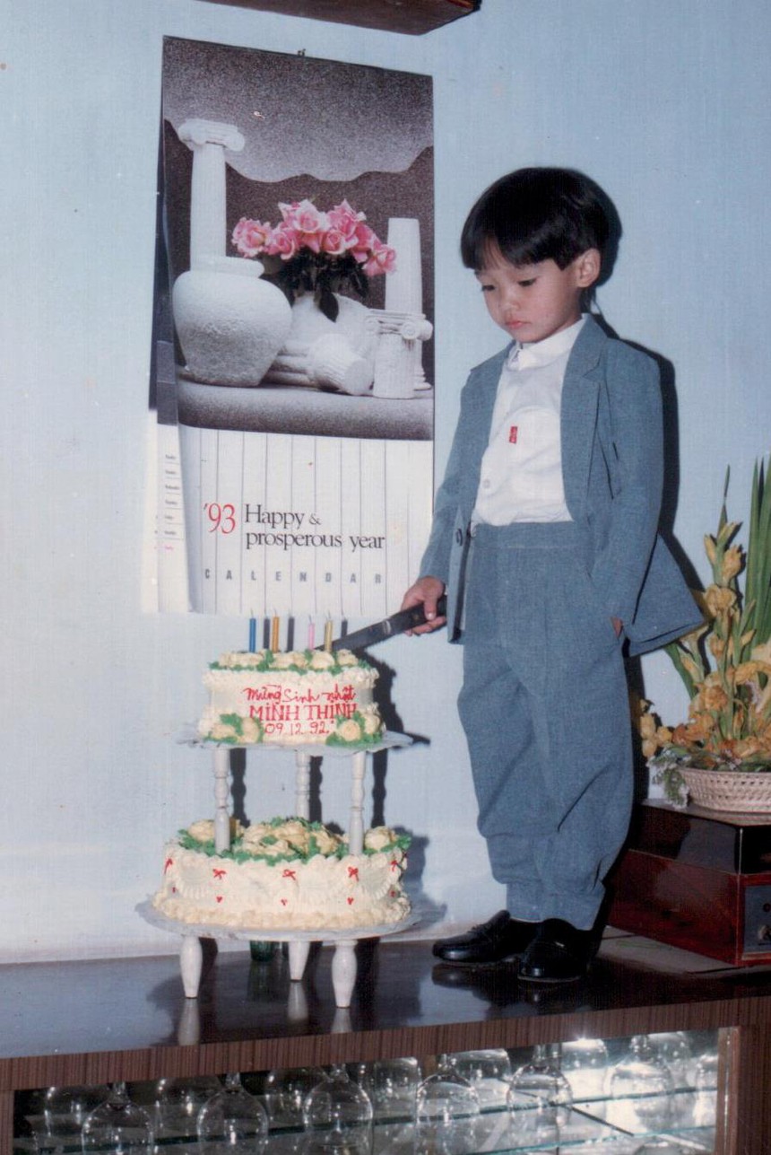 Từng bị bố nói “nhìn không ra kiểu gì”, chàng trai Đà Lạt quyết làm con gái và chuyện tình đẹp với kỹ sư người Nga  - Ảnh 1.