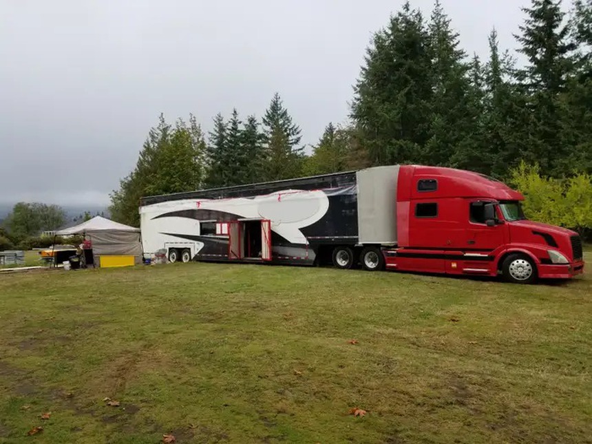 Cặp vợ chồng nghỉ hưu mất 5 năm chế tạo 'siêu nhà di động' mơ ước - Ảnh 2. Cặp vợ chồng nghỉ hưu mất 5 năm chế tạo 'siêu nhà di động' mơ ước - Ảnh 2.