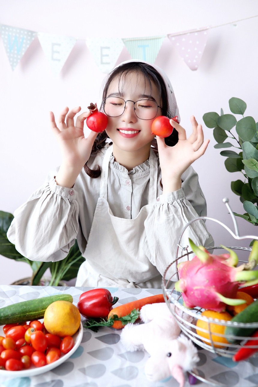 Độc lạ tiktok: Cô nàng vừa nấu ăn vừa kể chuyện ma thu hút hàng triệu lượt xem - Ảnh 3. Độc lạ tiktok: Cô nàng vừa nấu ăn vừa kể chuyện ma thu hút hàng triệu lượt xem - Ảnh 3.