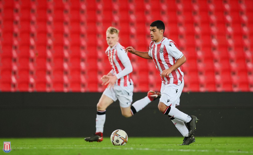 Triệu tập 'máy chạy' từng sút tung lưới U18 Liverpool, U23 Iraq mang tới bài toán khó cho HLV Troussier - Ảnh 1.