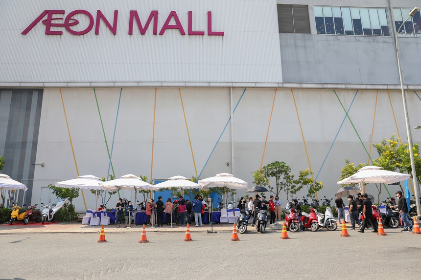 Hàng ngàn người lái thử xe, săn voucher mua xe máy điện VinFast - Ảnh 2. Hàng ngàn người lái thử xe, săn voucher mua xe máy điện VinFast - Ảnh 2.