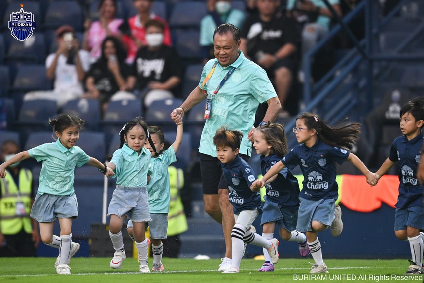 Tuyển thủ Thái Lan từng đấm Đình Trọng "lên đời" và bài học cho bóng đá Việt Nam - Ảnh 3.