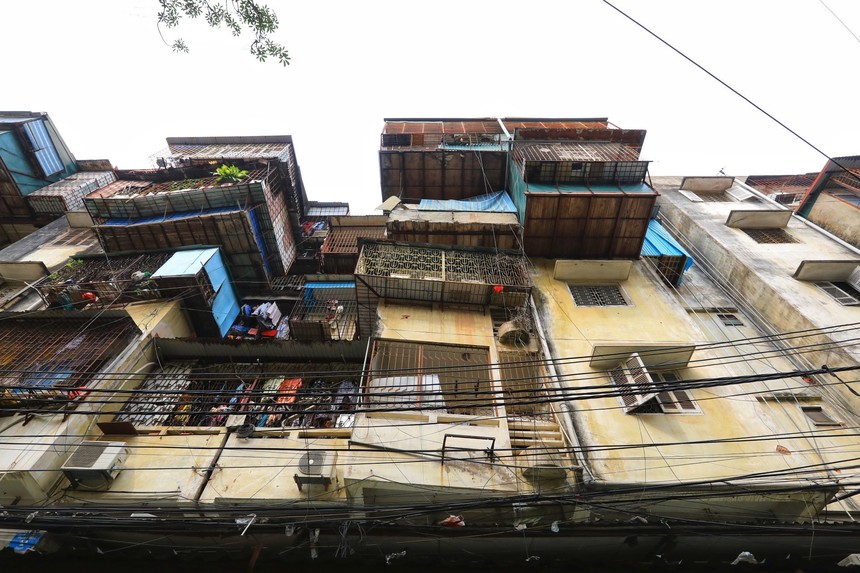 Hà Nội đẩy nhanh tiến độ di dời dân tại các chung cư cũ nguy hiểm - Ảnh 1.