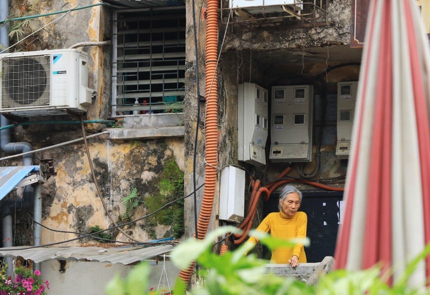 Hà Nội đẩy nhanh tiến độ di dời dân tại các chung cư cũ nguy hiểm - Ảnh 2.