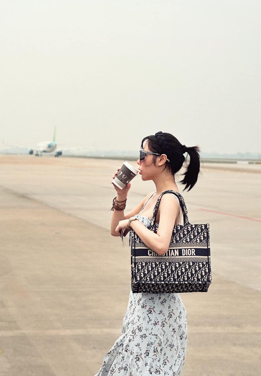 Bạn gái hơn 6 tuổi của Huỳnh Anh lọt vào ống kính team qua đường: Nhan sắc thế nào so với lúc lên hình? - Ảnh 2. Bạn gái hơn 6 tuổi của Huỳnh Anh lọt vào ống kính team qua đường: Nhan sắc thế nào so với lúc lên hình? - Ảnh 2.