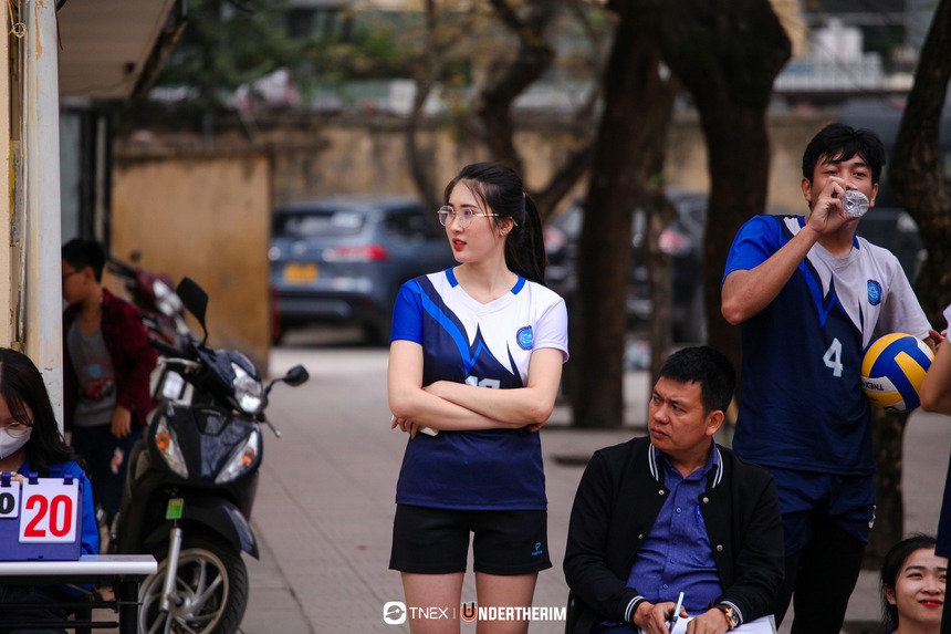 Nữ sinh chơi bóng chuyền khiến CĐV xao xuyến vì nhan sắc không thua kém hoa hậu - Ảnh 5. Nữ sinh chơi bóng chuyền khiến CĐV xao xuyến vì nhan sắc không thua kém hoa hậu - Ảnh 5.