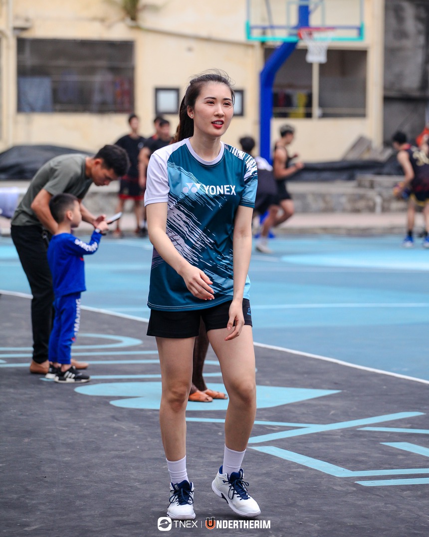 Nữ sinh chơi bóng chuyền khiến CĐV xao xuyến vì nhan sắc không thua kém hoa hậu - Ảnh 3. Nữ sinh chơi bóng chuyền khiến CĐV xao xuyến vì nhan sắc không thua kém hoa hậu - Ảnh 3.