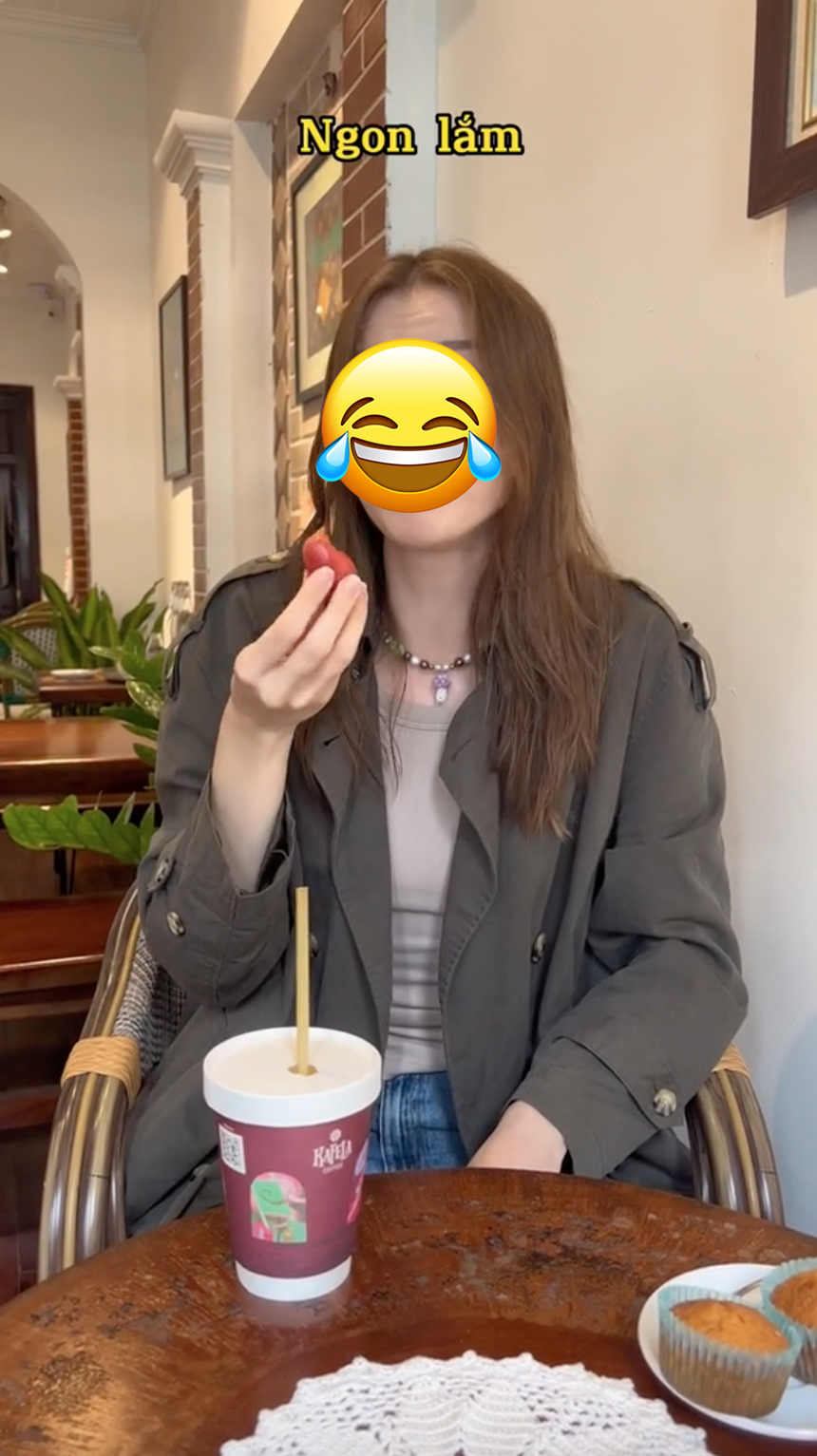 Loại quả đang chín rộ khắp miền Bắc nhìn y như cà chua khiến cô gái Tây nhăn nhó khi ăn thử - Ảnh 4.