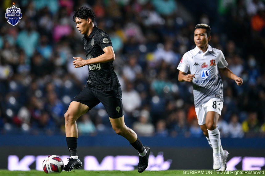 Tuyển thủ Thái Lan từng đấm Đình Trọng "lên đời" và bài học cho bóng đá Việt Nam - Ảnh 1.