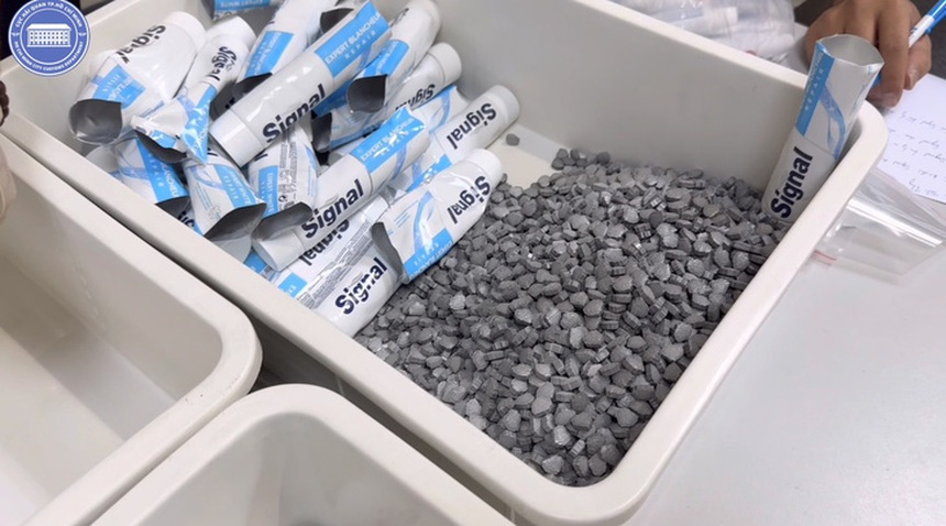 Trả tự do cho 4 tiếp viên hàng không trong vụ 4 vali có chứa ma túy - Ảnh 1.