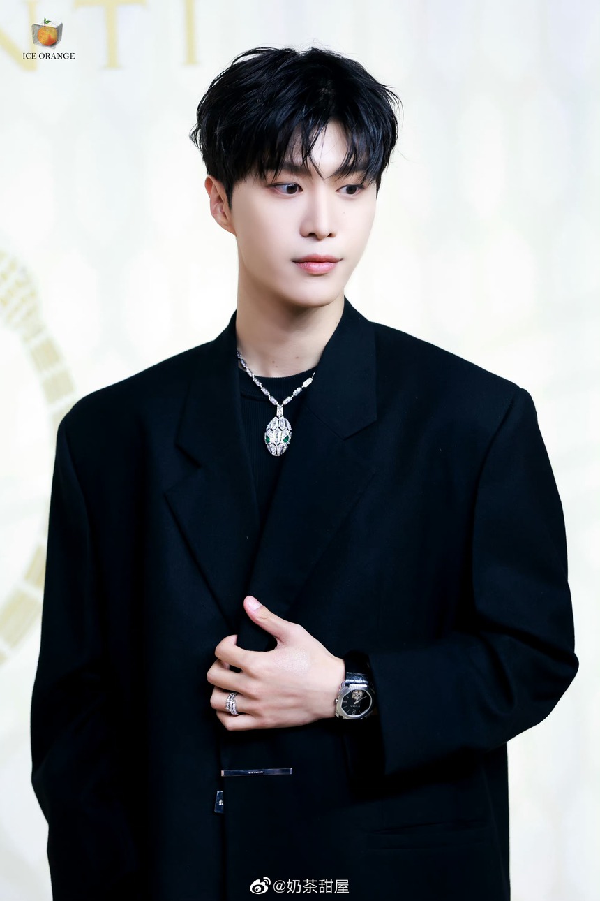 Sự kiện 'hot nhất' Cbiz tối qua: Lưu Diệc Phi hết hội ngộ 'tình màn ảnh' Dương Dương lại chung khung hình với Đồng Lệ Á - Ảnh 8. Sự kiện 'hot nhất' Cbiz tối qua: Lưu Diệc Phi hết hội ngộ 'tình màn ảnh' Dương Dương lại chung khung hình với Đồng Lệ Á - Ảnh 8.