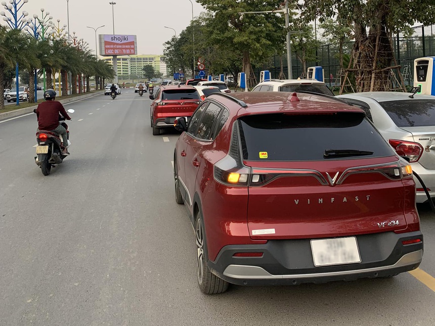 Tôi update phần mềm VinFast VF e34 thấy đi xa ngoài sức tưởng tượng: Quá phê cho dân chạy dịch vụ - Ảnh 4. Tôi update phần mềm VinFast VF e34 thấy đi xa ngoài sức tưởng tượng: Quá phê cho dân chạy dịch vụ - Ảnh 4.