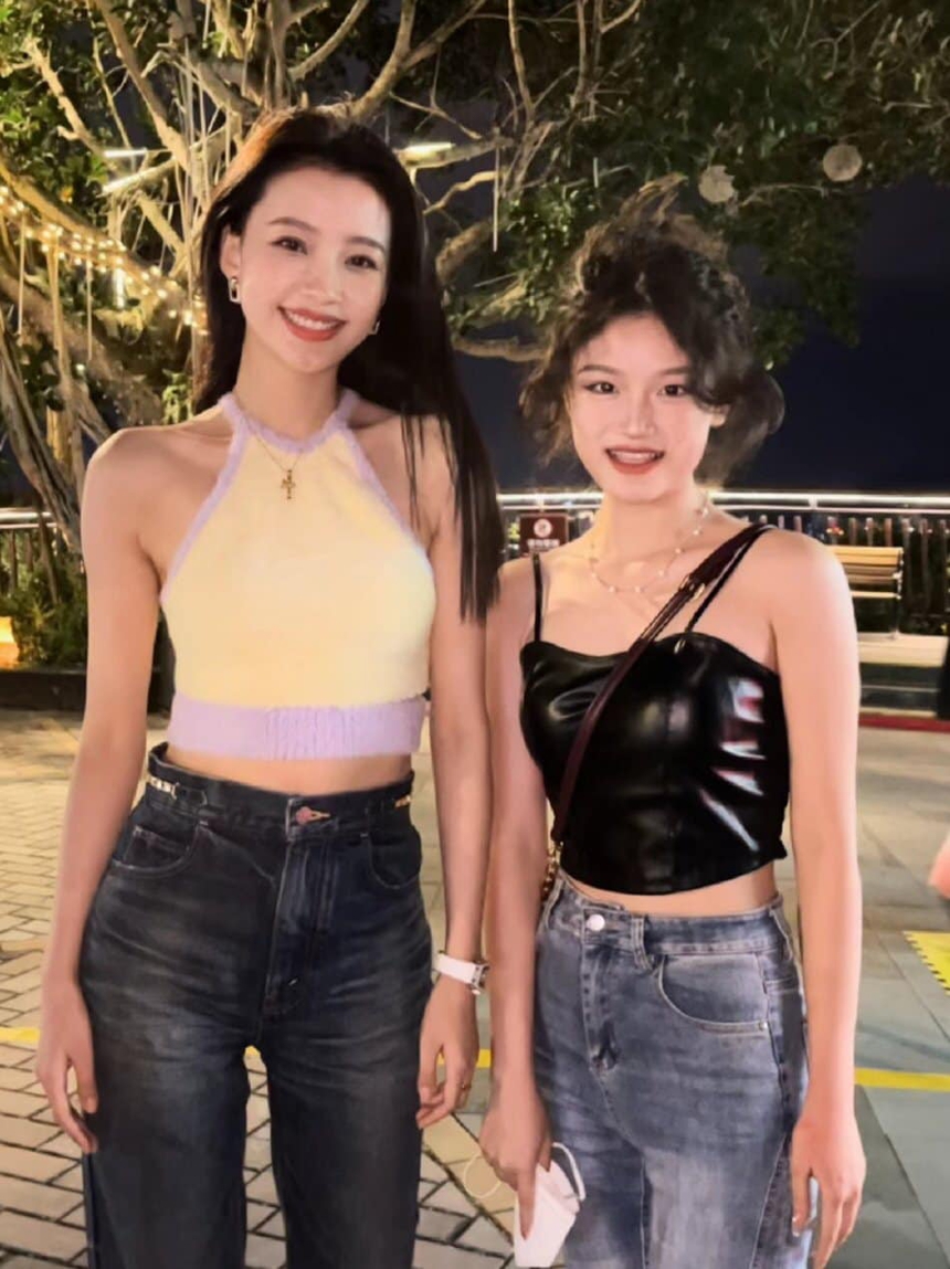 Thế nào là đẳng cấp minh tinh Cbiz, nhìn vào cách Lưu Diệc Phi - Nhiệt Ba... tỏa sáng giữa dòng người sẽ rõ! - Ảnh 8. Thế nào là đẳng cấp minh tinh Cbiz, nhìn vào cách Lưu Diệc Phi - Nhiệt Ba... tỏa sáng giữa dòng người sẽ rõ! - Ảnh 8.