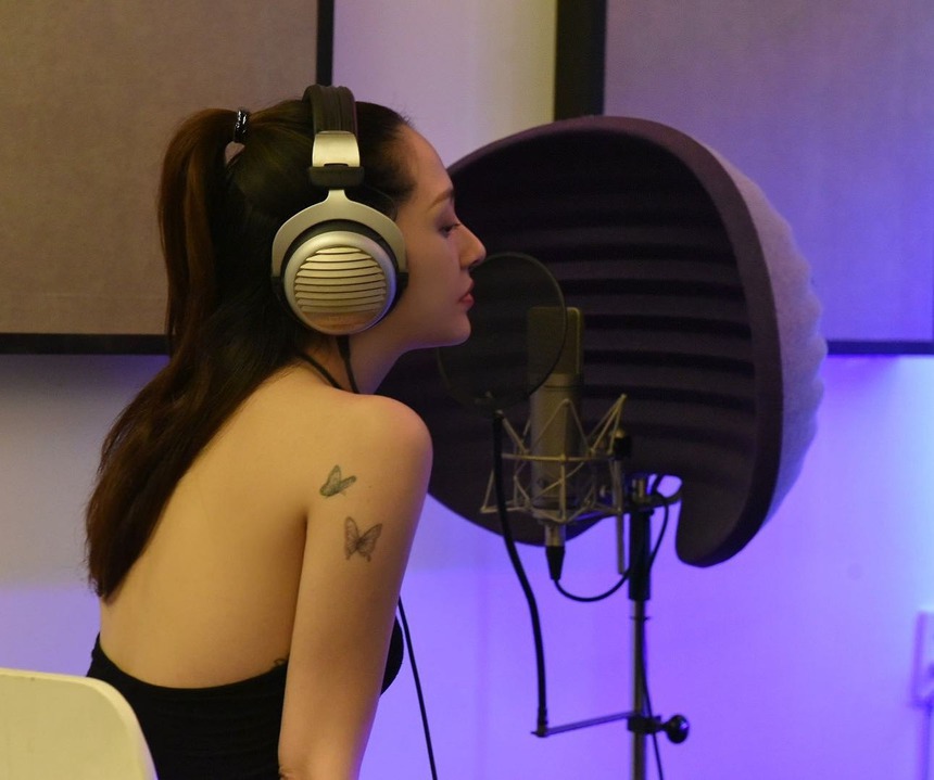 Bảo Anh khoe lưng thon vẫn chưa dập tắp được tin đồn mang bầu - Ảnh 2. Bảo Anh khoe lưng thon vẫn chưa dập tắp được tin đồn mang bầu - Ảnh 2.