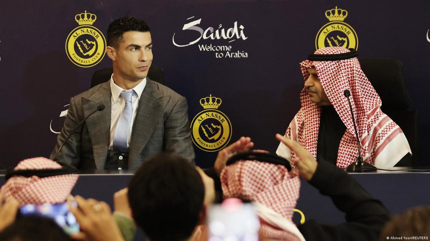 Ronaldo tuyên bố Saudi Pro League sẽ 'chung mâm' Ngoại hạng Anh, chính thức đón đại diện mới - Ảnh 2. Ronaldo tuyên bố Saudi Pro League sẽ 'chung mâm' Ngoại hạng Anh, chính thức đón đại diện mới - Ảnh 2.