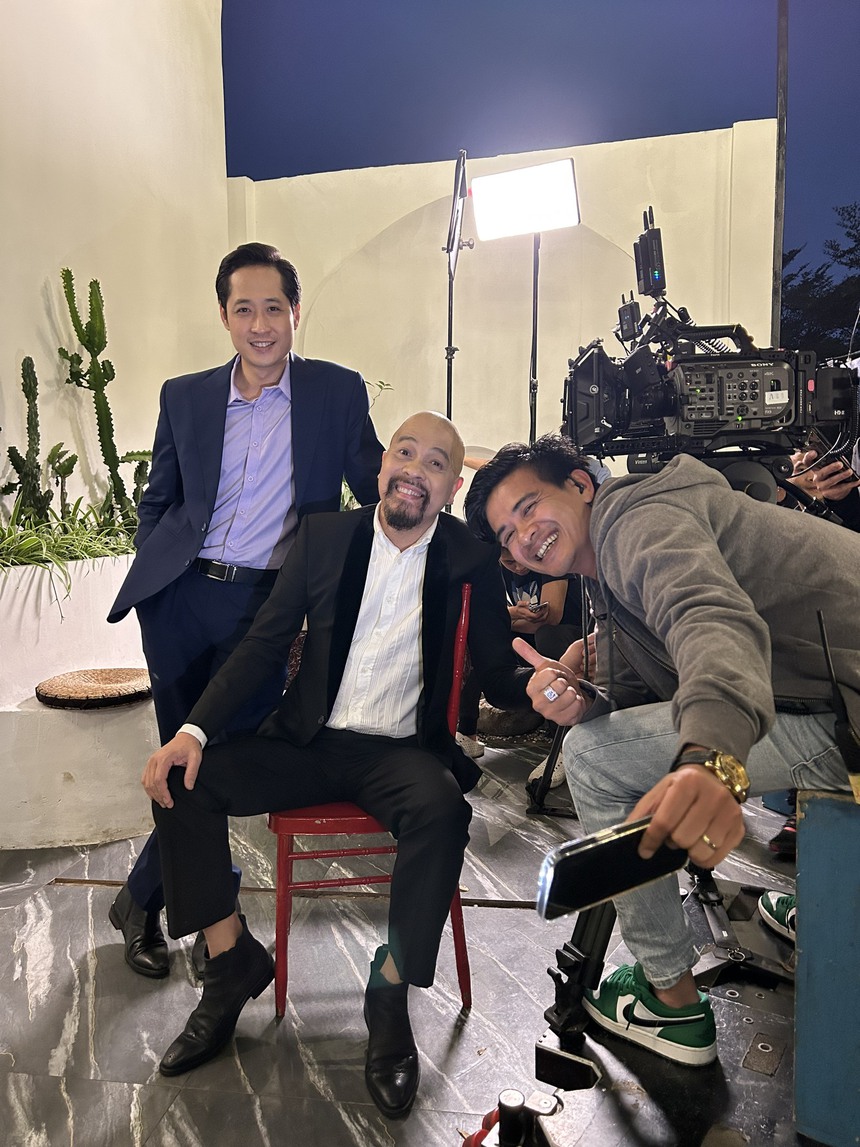 (Bài chị Hằng biên tập) Nhà thiết kế Đức Hùng: Thoát vai giang hồ, lần đầu hoá thân hình tượng mới trong ‘Dưới bóng cây hạnh phúc’ - Ảnh 11. (Bài chị Hằng biên tập) Nhà thiết kế Đức Hùng: Thoát vai giang hồ, lần đầu hoá thân hình tượng mới trong ‘Dưới bóng cây hạnh phúc’ - Ảnh 11.