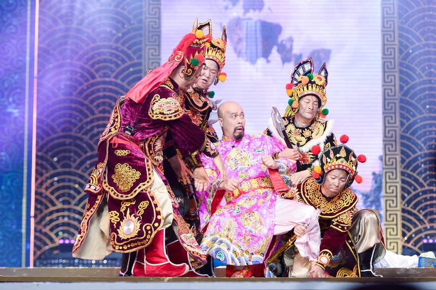 (Bài chị Hằng biên tập) Nhà thiết kế Đức Hùng: Thoát vai giang hồ, lần đầu hoá thân hình tượng mới trong ‘Dưới bóng cây hạnh phúc’ - Ảnh 6. (Bài chị Hằng biên tập) Nhà thiết kế Đức Hùng: Thoát vai giang hồ, lần đầu hoá thân hình tượng mới trong ‘Dưới bóng cây hạnh phúc’ - Ảnh 6.