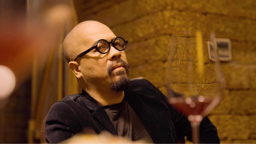 (Bài chị Hằng biên tập) Nhà thiết kế Đức Hùng: Thoát vai giang hồ, lần đầu hoá thân hình tượng mới trong ‘Dưới bóng cây hạnh phúc’ - Ảnh 3. (Bài chị Hằng biên tập) Nhà thiết kế Đức Hùng: Thoát vai giang hồ, lần đầu hoá thân hình tượng mới trong ‘Dưới bóng cây hạnh phúc’ - Ảnh 3.