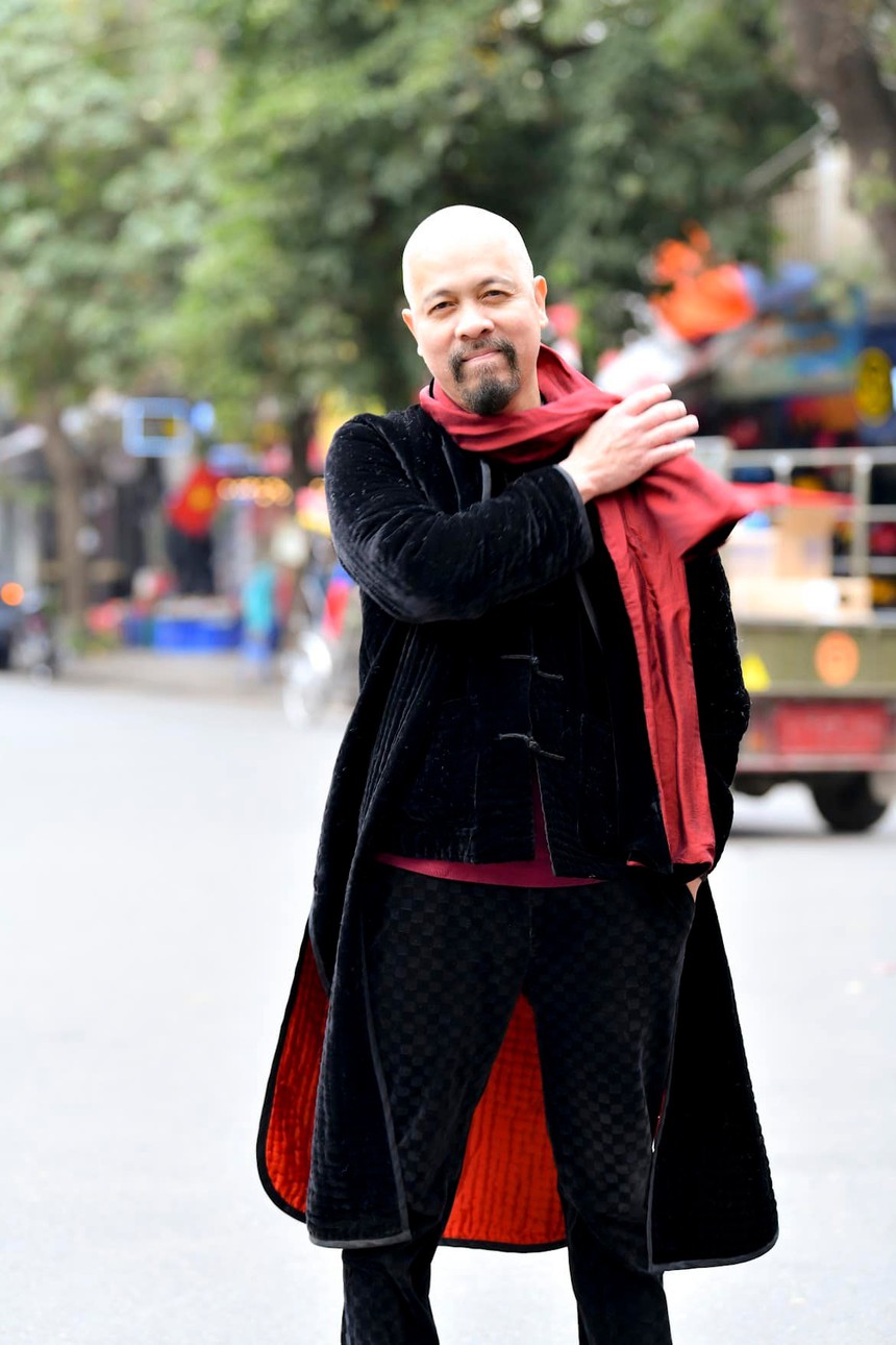 (Bài chị Hằng biên tập) Nhà thiết kế Đức Hùng: Thoát vai giang hồ, lần đầu hoá thân hình tượng mới trong ‘Dưới bóng cây hạnh phúc’ - Ảnh 1. (Bài chị Hằng biên tập) Nhà thiết kế Đức Hùng: Thoát vai giang hồ, lần đầu hoá thân hình tượng mới trong ‘Dưới bóng cây hạnh phúc’ - Ảnh 1.