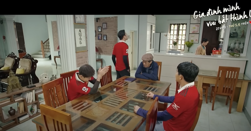 'Gia đình mình vui bất thình lình' tập 5: 'Đội nam' lục đục vì Arsenal và MU - Ảnh 2.