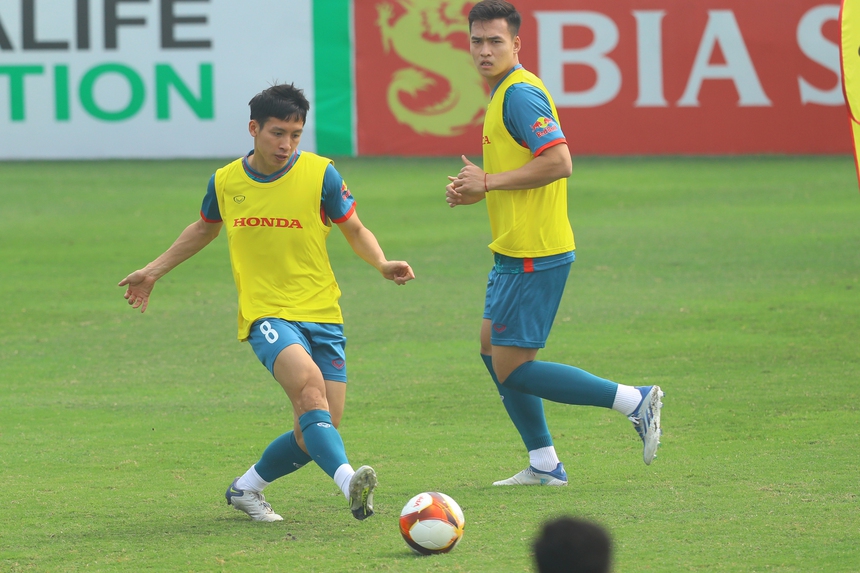 Đội trưởng tuyển Việt Nam: “4 ngày tập cùng HLV Troussier dài cứ như 2 tuần” - Ảnh 1.