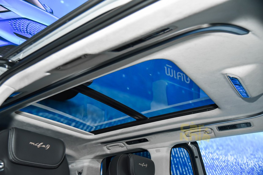 Ảnh thực tế MG Maxus 9: Ngang cỡ Carnival, giá quy đổi 1,5 tỷ đồng, tiện nghi như xe sang, ghế ‘chủ tịch’ sánh ngang Alphard - Ảnh 9.