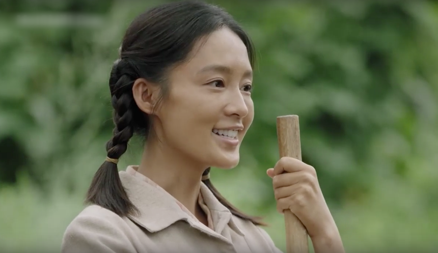 Hết hồn với nhan sắc của Lý Thấm trong phim đóng cùng Trần Hiểu: Da đen nhẻm, ăn mặc quê mùa - Ảnh 3. Hết hồn với nhan sắc của Lý Thấm trong phim đóng cùng Trần Hiểu: Da đen nhẻm, ăn mặc quê mùa - Ảnh 3.