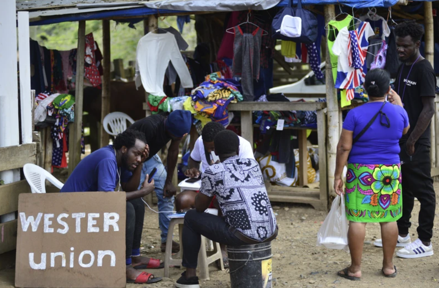 Khu rừng nguy hiểm nhất thế giới tước đi mạng sống hàng ngàn người, nhưng họ vẫn liều mạng băng qua vì mơ về cuộc sống mới - Ảnh 1.